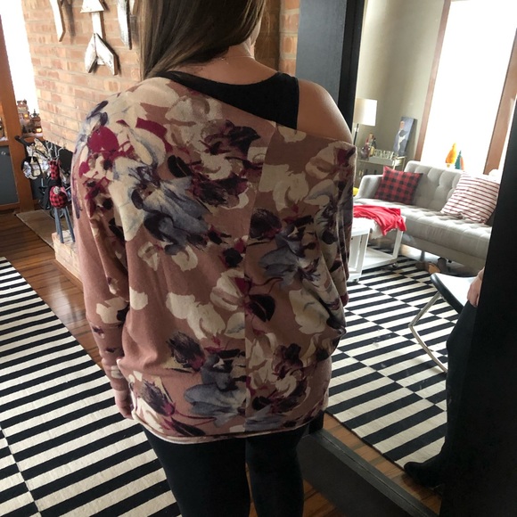 Off the Shoulder Print Sweater - Picture 3 of 4